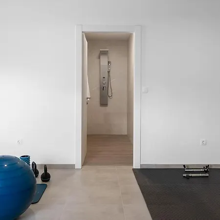 New Hillside Paradise With Heated Pool, Gym, Fun Zone Gata