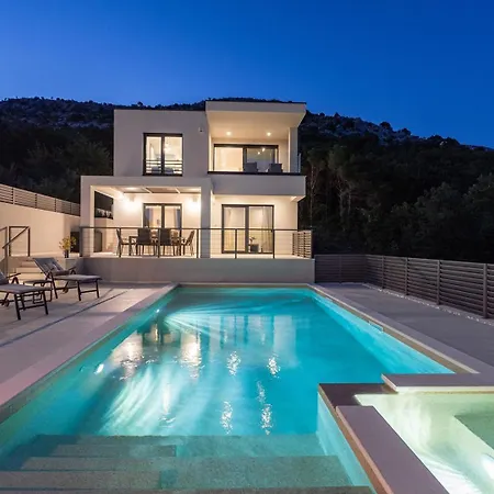 New Hillside Paradise With Heated Pool, Gym, Fun Zone Gata