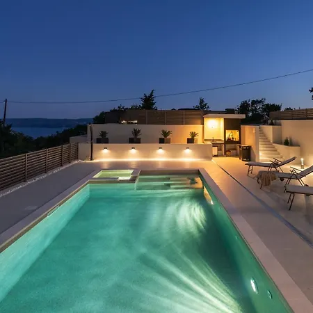 Hillside Paradise With Heated Pool, Gym, Fun Zone * Gata