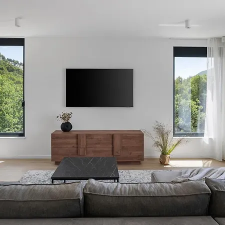 Hillside Paradise With Heated Pool, Gym, Fun Zone