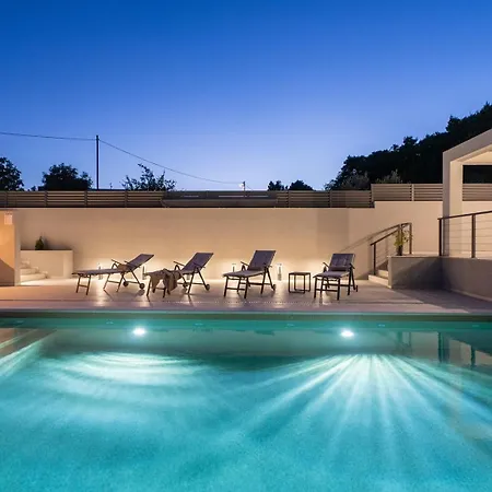 Holiday home New Hillside Paradise With Heated Pool, Gym, Fun Zone