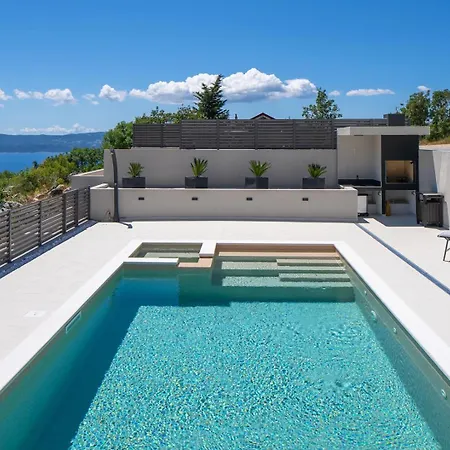 New Hillside Paradise With Heated Pool, Gym, Fun Zone