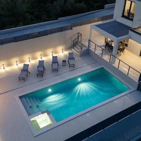Holiday home New Hillside Paradise With Heated Pool, Gym, Fun Zone