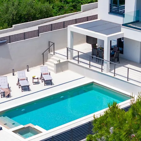 Holiday home New Hillside Paradise With Heated Pool, Gym, Fun Zone *