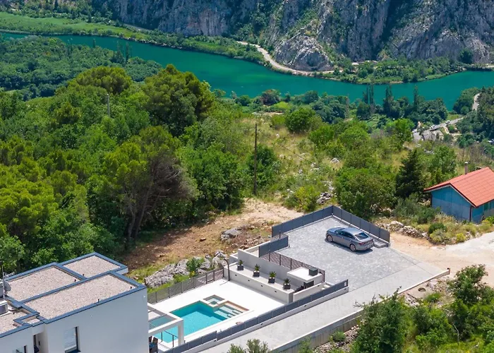 Hillside Paradise With Heated Pool, Gym, Fun Zone